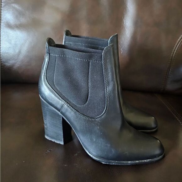 STUART WEITZMAN Black Leather Ankle Boots - Size 9 - Picture 1 of 1